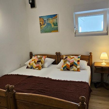 Apartmani Ela Prvić Luka Exteriör bild