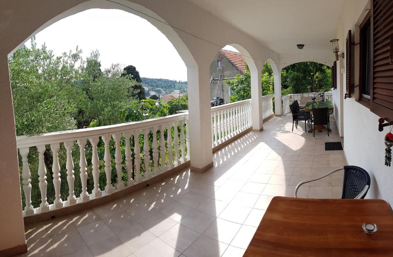 Apartmani Ela Prvić Luka Exteriör bild