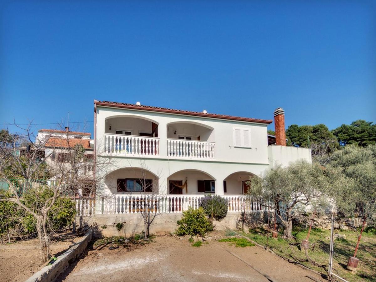 Apartmani Ela Prvić Luka Exteriör bild