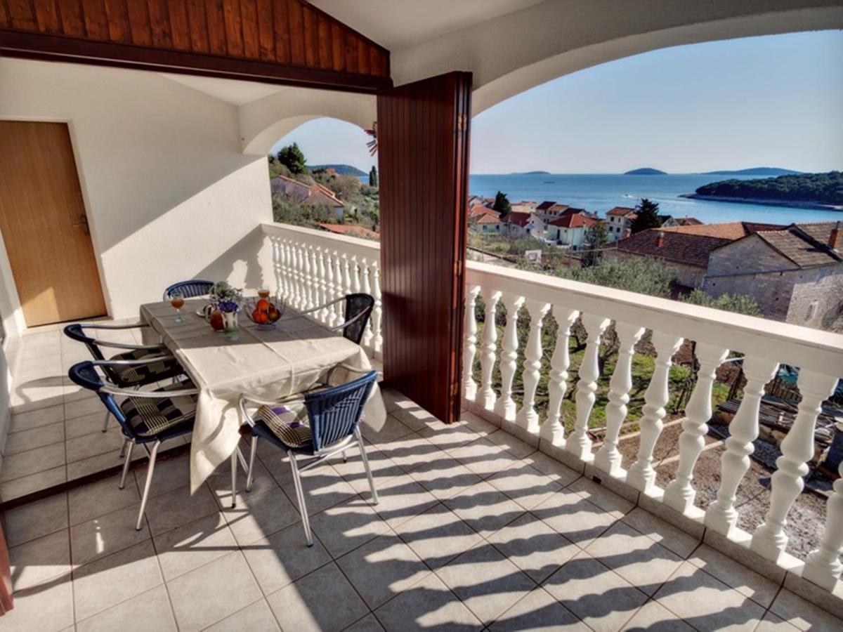 Apartmani Ela Prvić Luka Exteriör bild