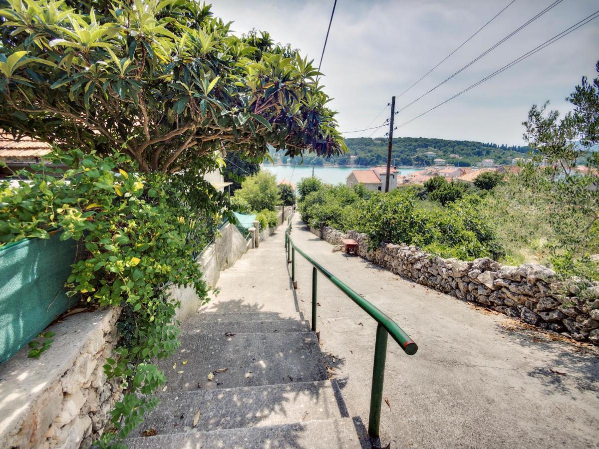 Apartmani Ela Prvić Luka Exteriör bild