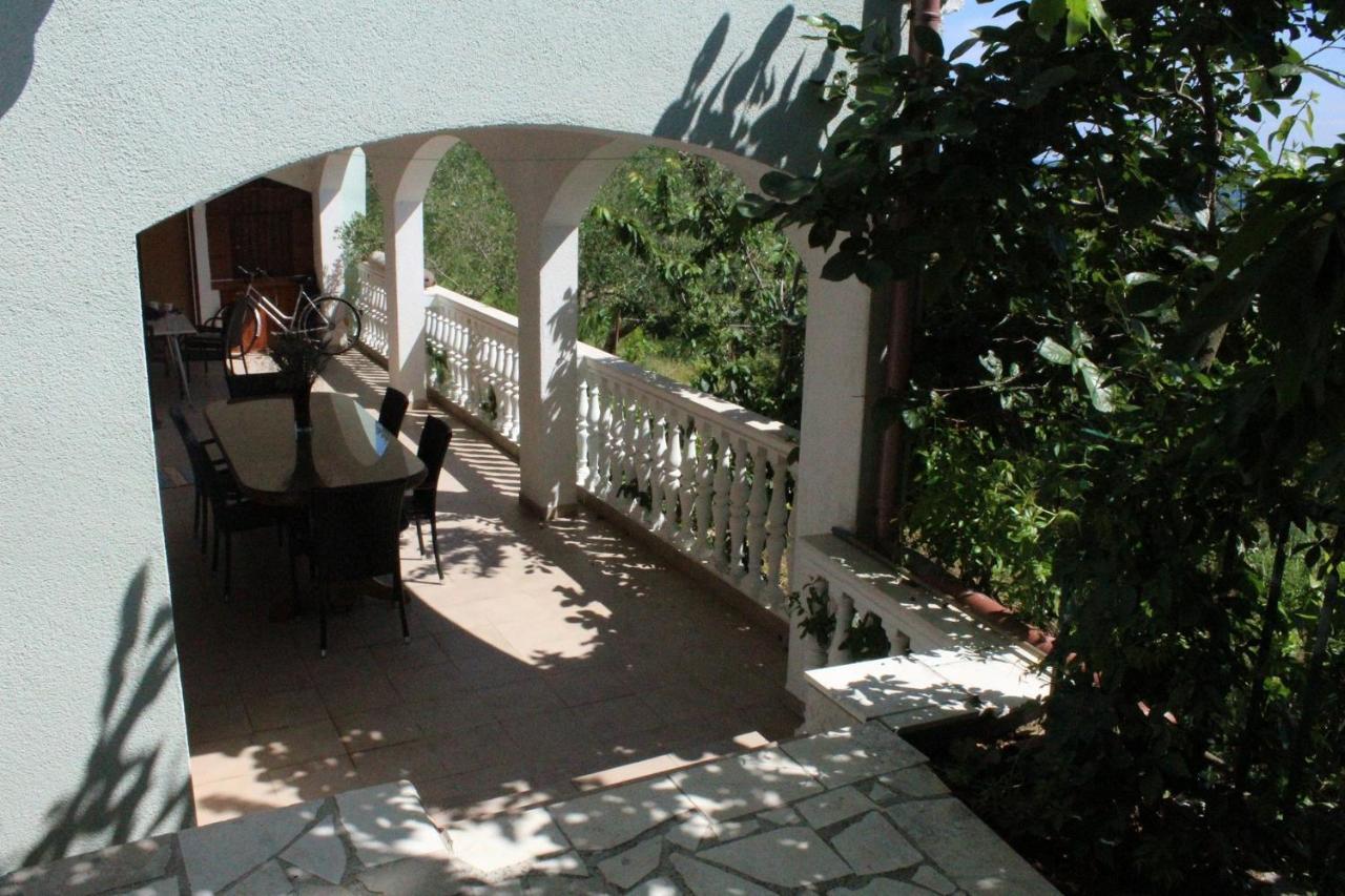 Apartmani Ela Prvić Luka Exteriör bild