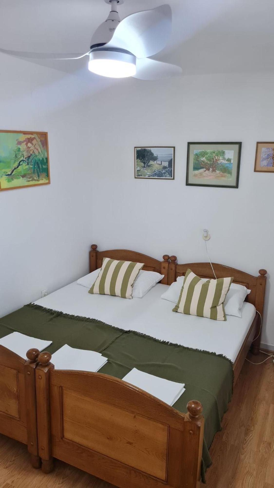 Apartmani Ela Prvić Luka Exteriör bild