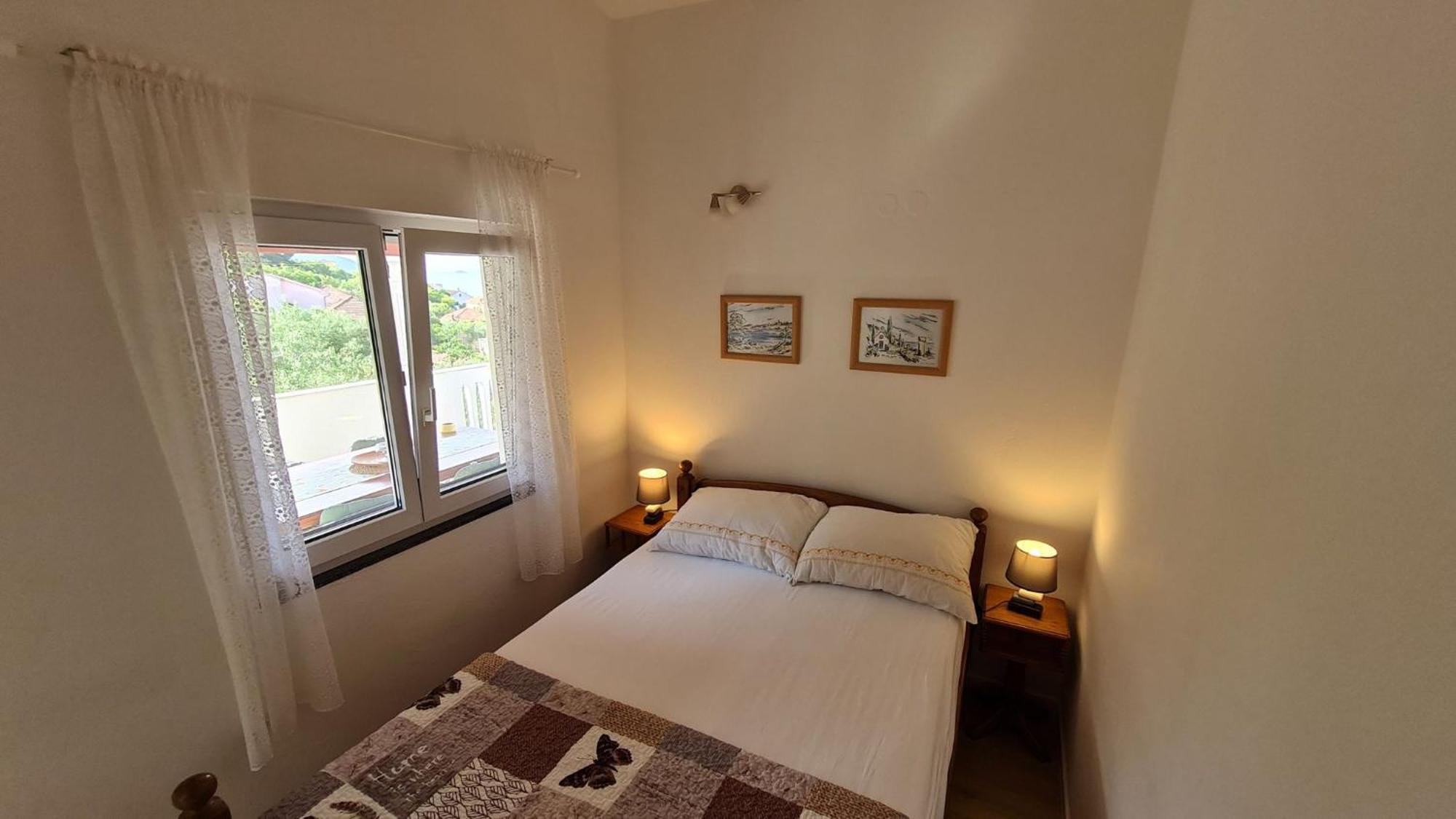 Apartmani Ela Prvić Luka Exteriör bild