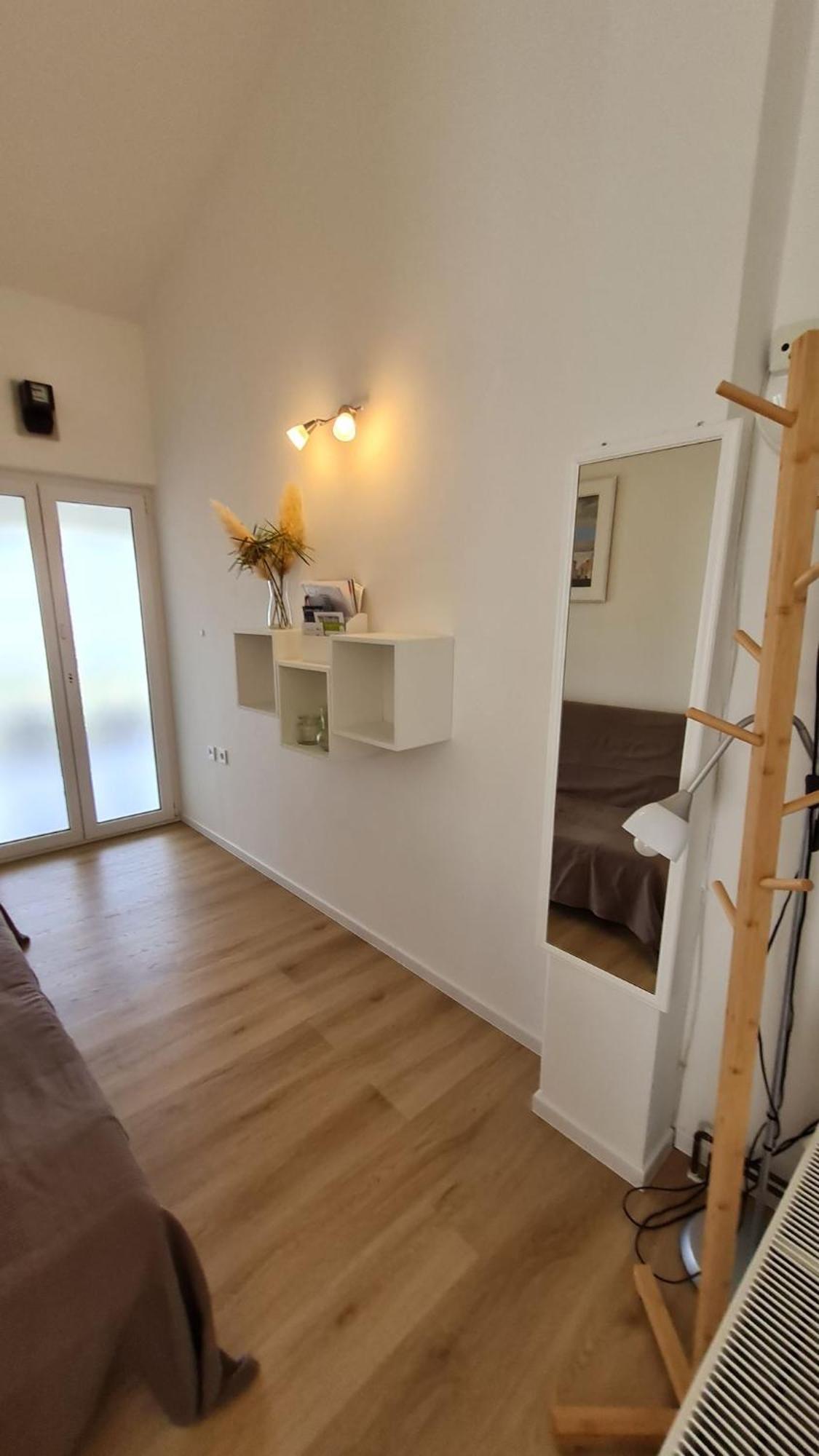 Apartmani Ela Prvić Luka Exteriör bild