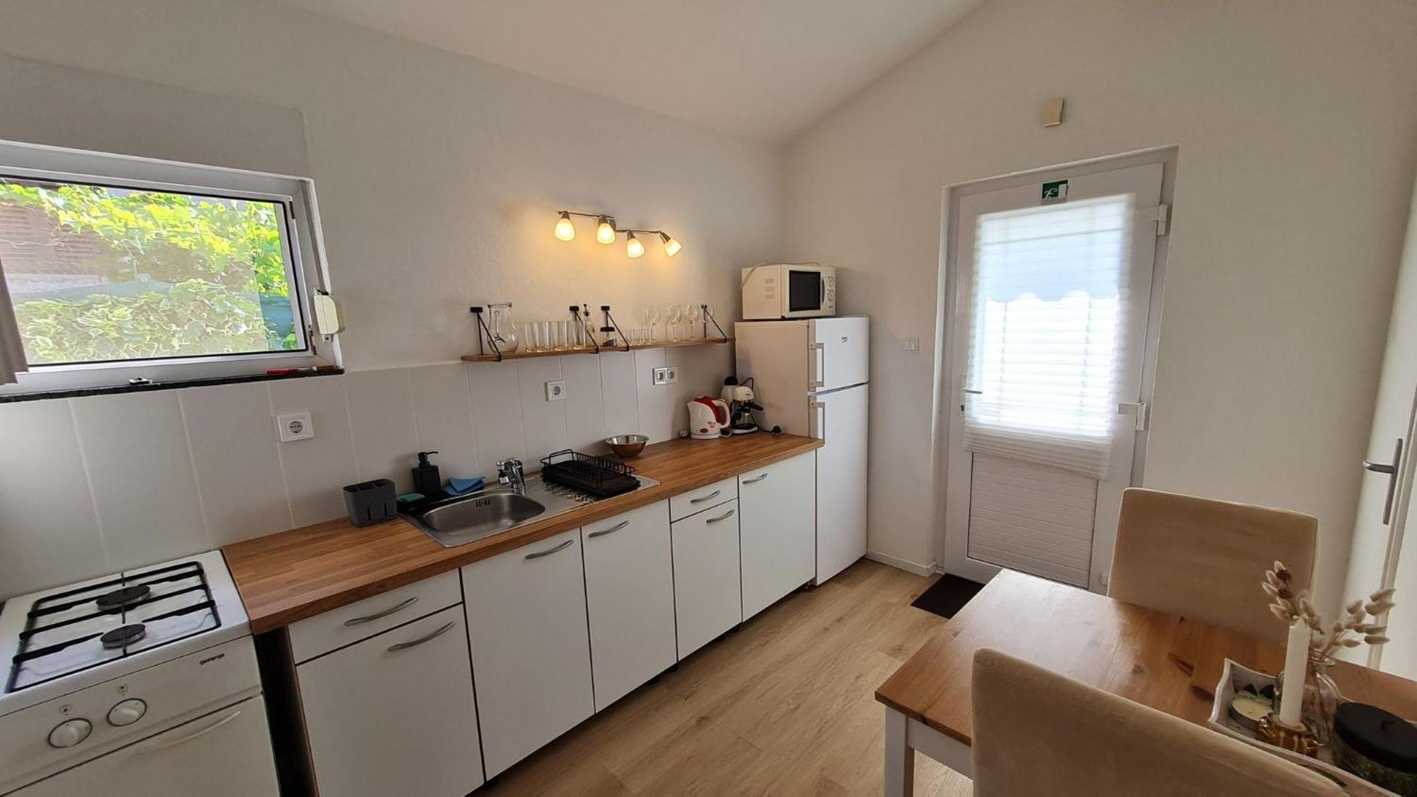 Apartmani Ela Prvić Luka Exteriör bild