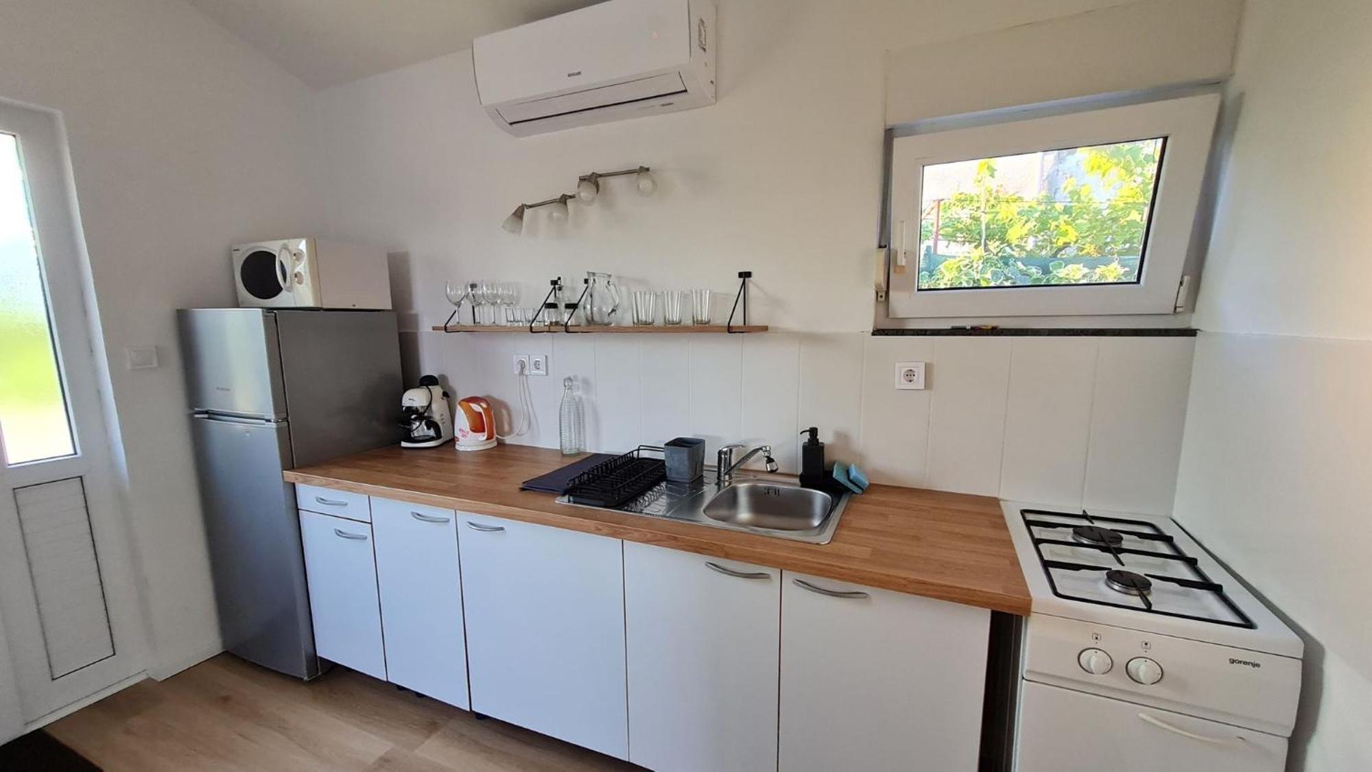 Apartmani Ela Prvić Luka Exteriör bild
