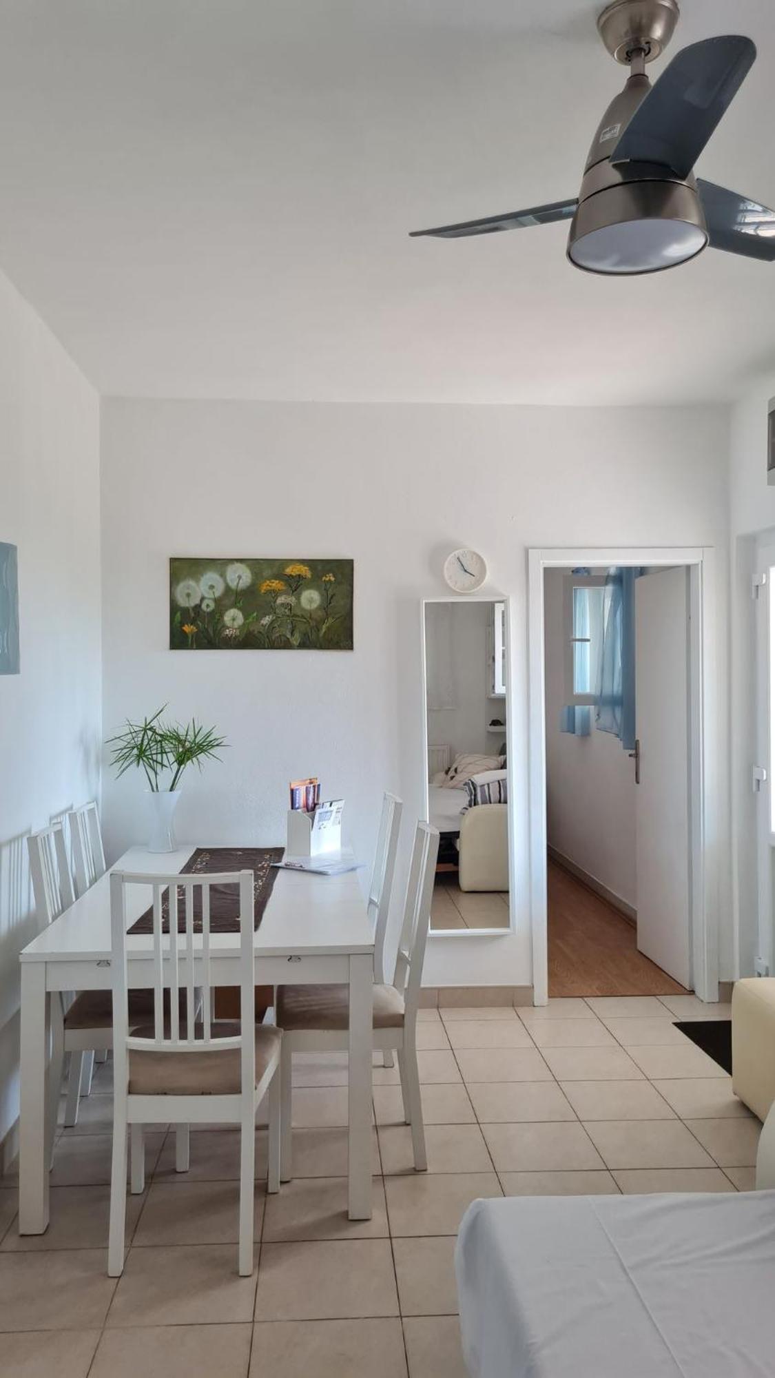 Apartmani Ela Prvić Luka Rum bild